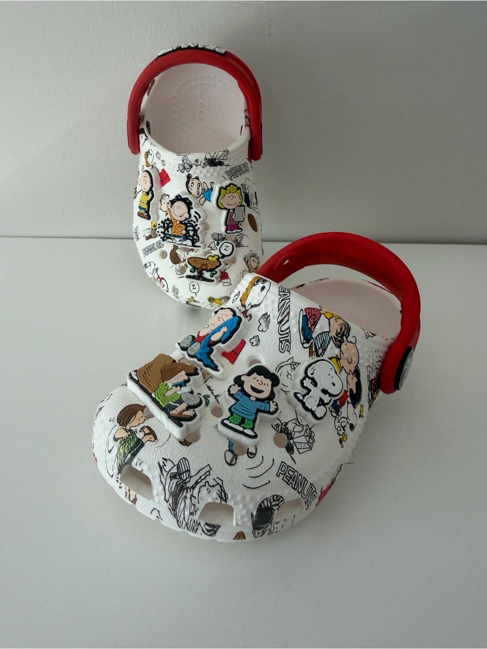CROCS Peanuts x Crocs Snoopy Charlie Brown Clogs Limited Jibbitz Shoes 4C